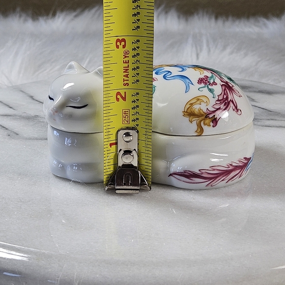 Vintage Palais De Versailles Elizabeth Arden Sleeping Cat Kitten Trinket Box - Picture 10 of 12